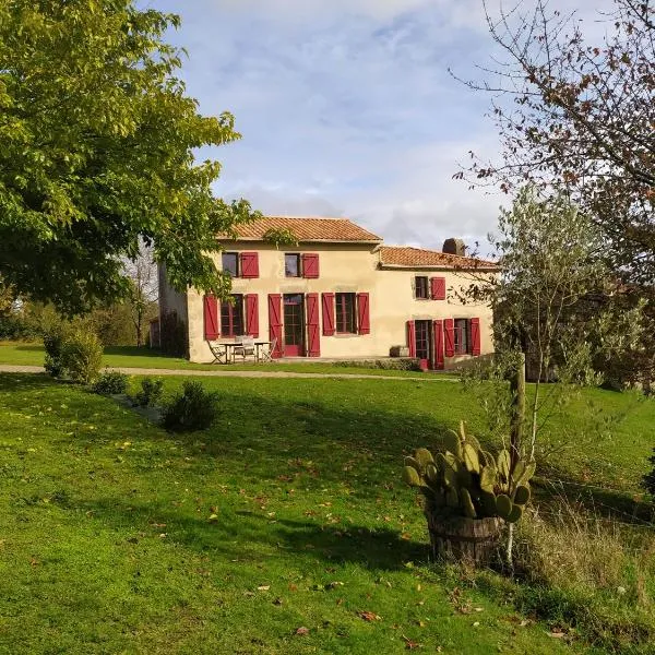 Maison à moins de 10 mn du Puy du Fou, hotel in La Verrie