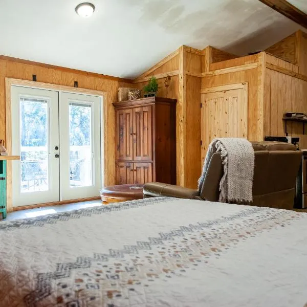 Kick Back Ranch, hotel v destinaci Ramer