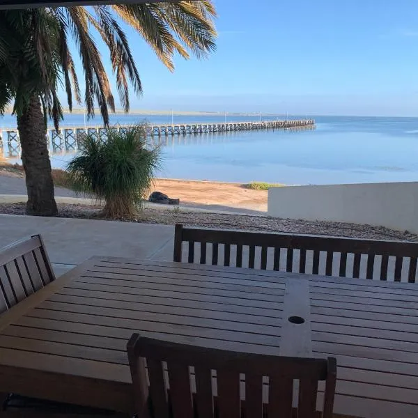 Beachside & Jetty View Apartment 6 - Captain's Apt, отель в городе Streaky Bay