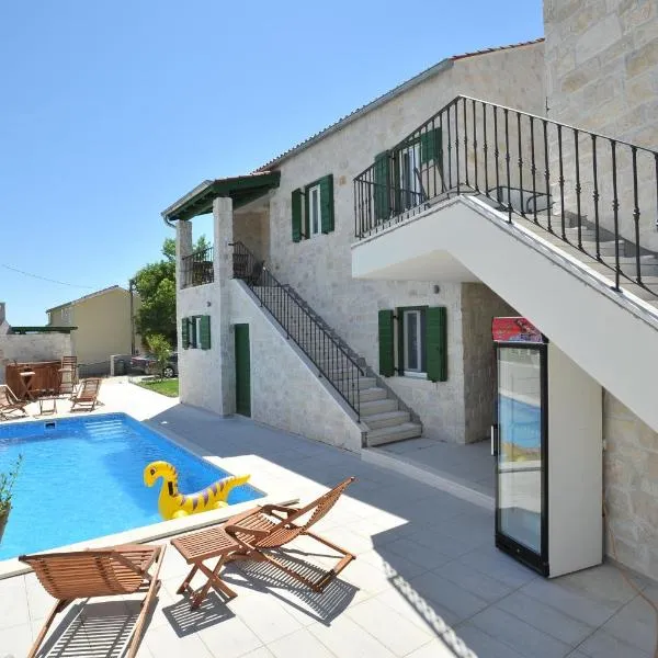 Corte villas & apartments - AE1043, hotel em Privlaka