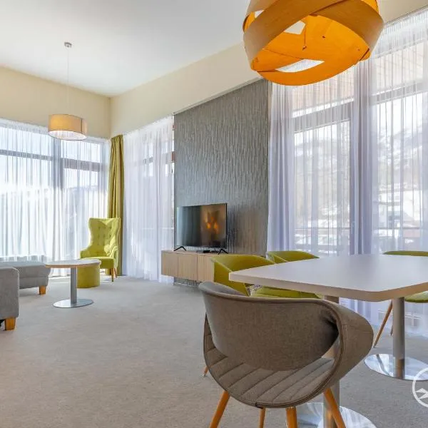 TATRA SUITES Senior Lux Apartment C413, hotel in Smokovce