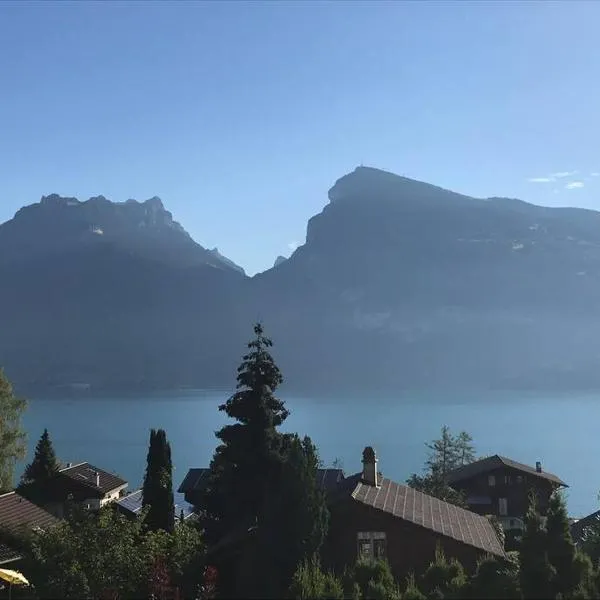 Herrlicher Blick auf Berge und See, hotel di Faulensee