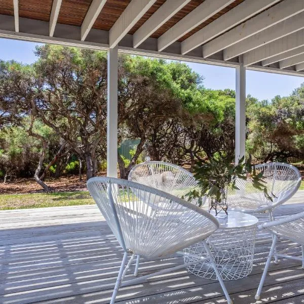 The Bunker - Coastal home in Gracetown - relaxing!, hotel in Gracetown