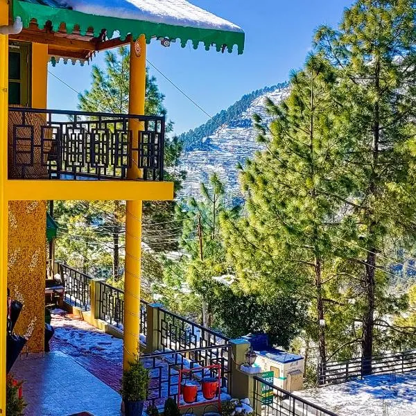 THEHIMALAYANLIVING WHISTLING PINES، فندق في مكتزور