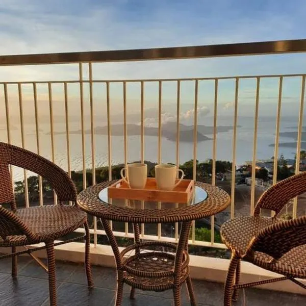 1 BR Cozy Farmhouse-Style Condo with Balcony & Taal View at Wind Residences, Hotel in Tagaytay