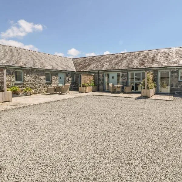 Bwthyn Bach, hotel in Llanddwywe