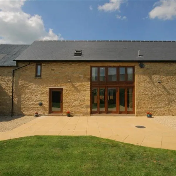 Tithe Barn, Lyneham, hotel in Bruern