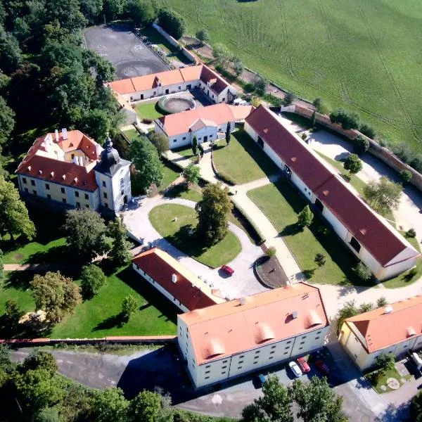 Pytloun Chateau Hotel Ctěnice, hotel in Brandýs nad Labem-Stará Boleslav