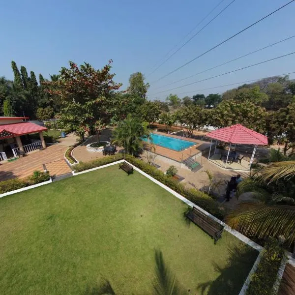 Jambrung 에 위치한 호텔 Karjat retreat 4bhk pvt farmhouse