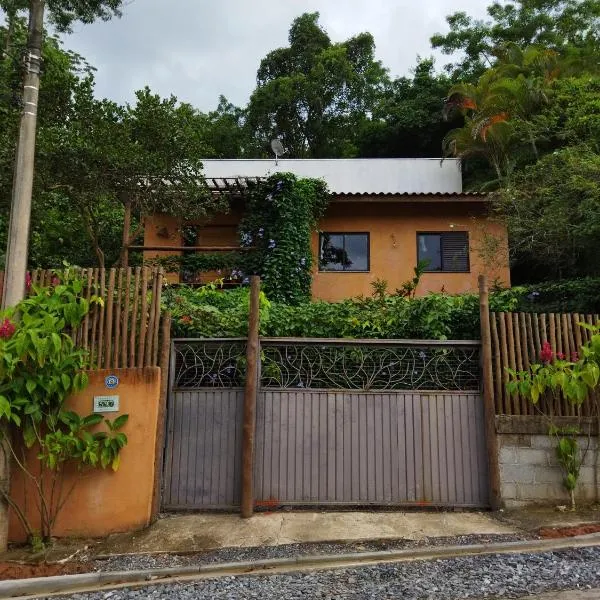 Suíte aconchegante, hotel v destinaci Ilhabela