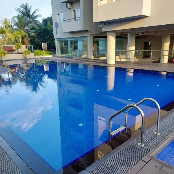 Luxe Highway Residencies, hotel v destinaci Kottawa