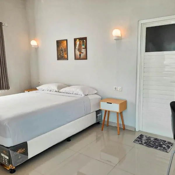 Rosemary Homestay, hotel v destinaci Batu