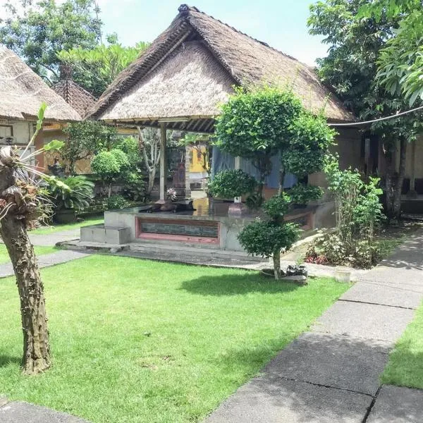 DATON HOUSE near Bali Zoo Ubud Mitra RedDoorz, hotel in Darmasaba