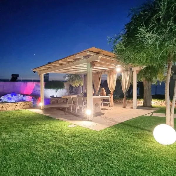 Pool Holiday houses by LoveSud, hotel v destinaci Torre Vado