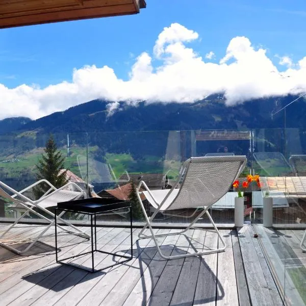 Panoramic Ecodesign Apartment Obersaxen - Val Lumnezia I Vella - Vignogn I near Laax Flims I 5 Swiss stars rating、Vellaのホテル