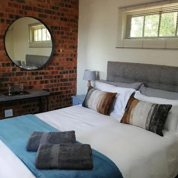 Bushbaby Cottage in Hartbeespoort, hotel di Hennops