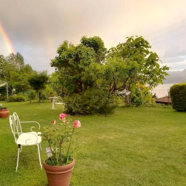 LAKE ORTA OPENSPACE garden beach, hotel a Pettenasco