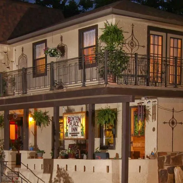 BENTON PLACE INN, hotel v destinaci Eureka Springs