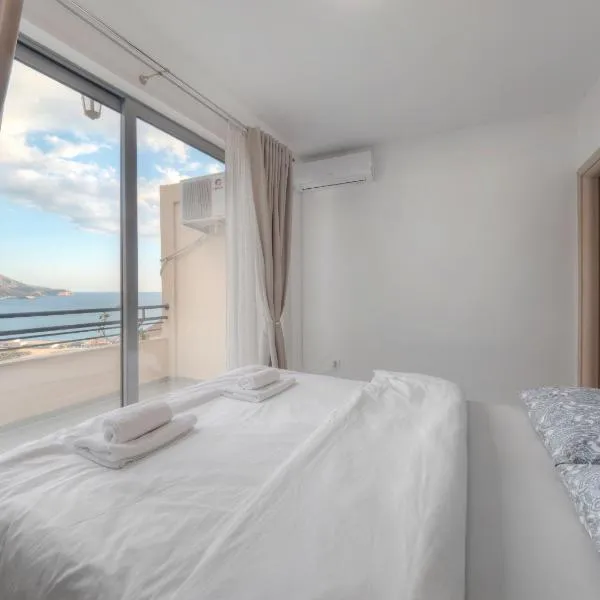 Sea view Two bedroom Family Apartment with pool - Sunset Ivanovići, hotel in Becici