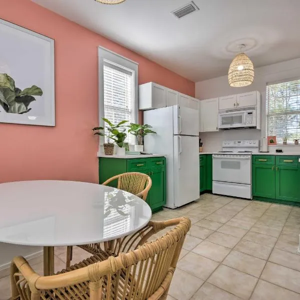 Easy Walk to Seagrove Beach Beverly Bungalow, hotel i Santa Rosa Beach