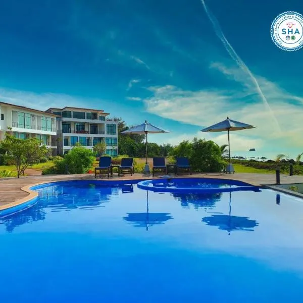 The Beach Resort & Residence - SHA Plus, hotelli kohteessa Pathiu