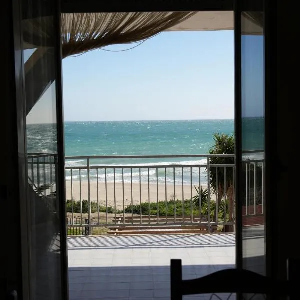 SEAFRONT SUITE 5 Stars - Comfortable Apartment, hotel in Strongoli