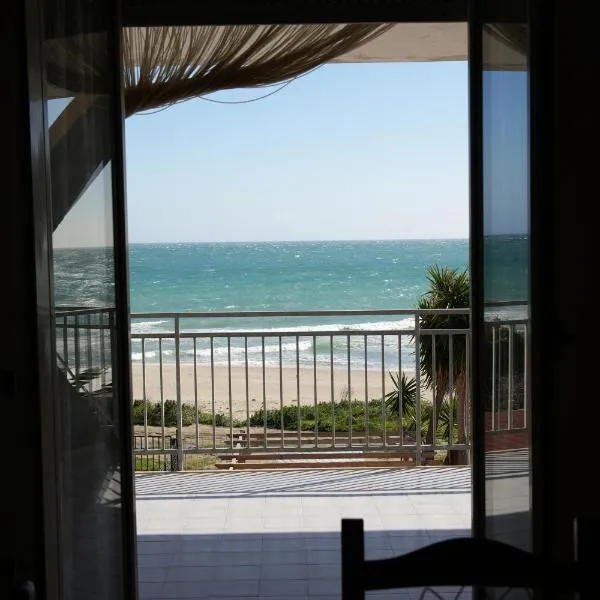 SEAFRONT SUITE 5 Stars - Comfortable Apartment, hotel in Melissa