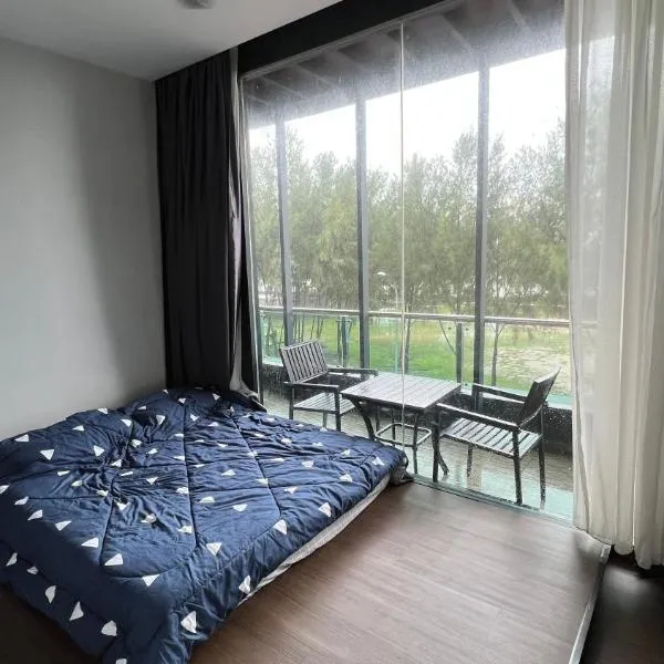 Galaxy House with seaview balcony- JB PONTIAN, viešbutis mieste Pontian Kecilas