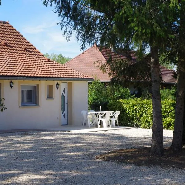 Gîte Les Grands Prés, hotel v destinaci Frontenard