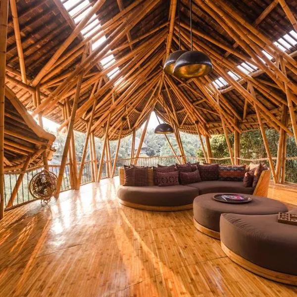 Sharma Springs 5 bds Luxurious Bamboo Mansion Pool, hotel in Bringkit