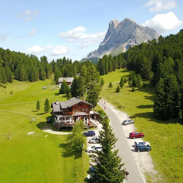 Edelweißhütte, hotel di Funes