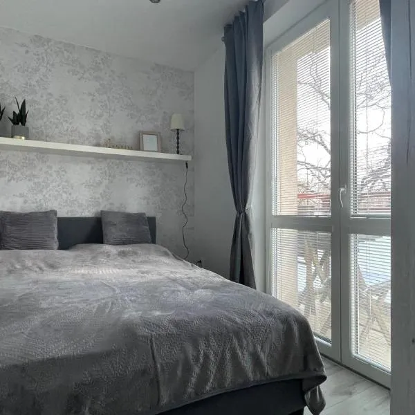 Apartment Hospodárska، فندق في ترنافا