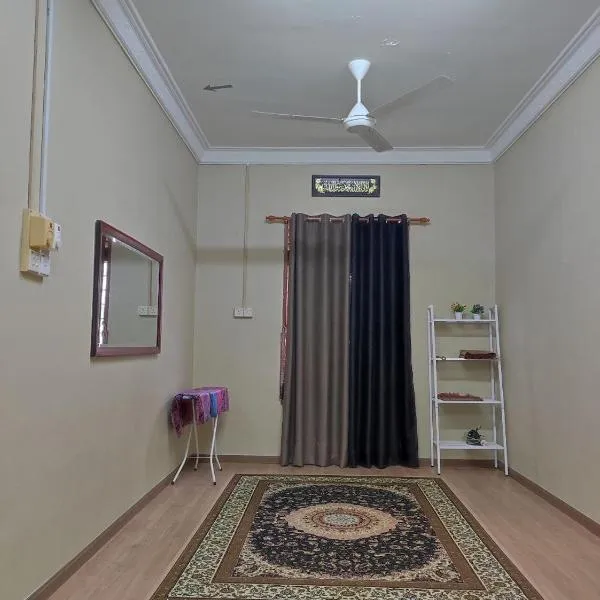 Kubang Kerian DECO HOMESTAY Aircond Wifi Netflix, hotel in Kampong Pangkal Pisang