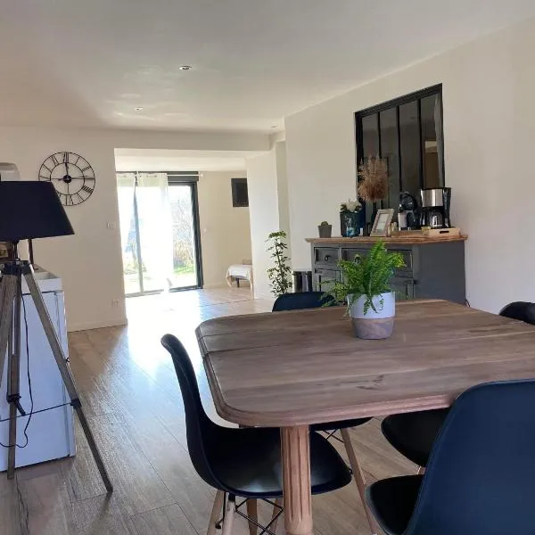 Appartement tout confort et spacieux en campagne bourguignonne, hotel in La Chapelle-de-Bragny