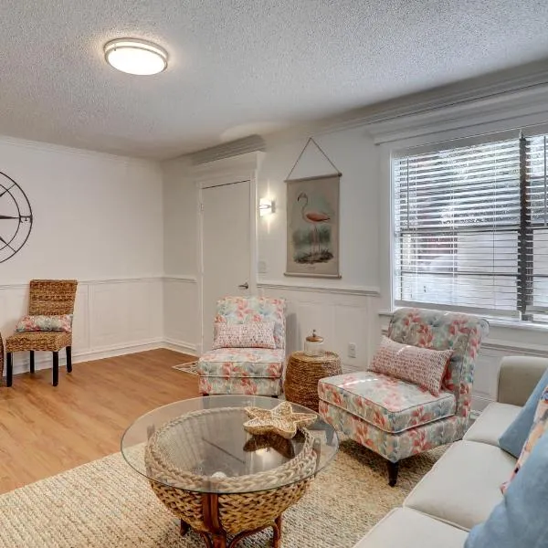 #114 Colorful Charming Condo 2BDR/2 Parking, hotel in Hilton Head Island