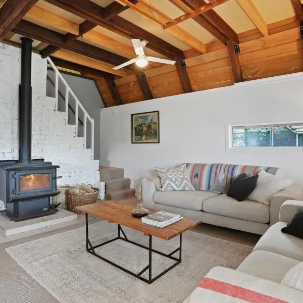 Snow Chalet - Fairlie Holiday Home, hotel in Fairlie