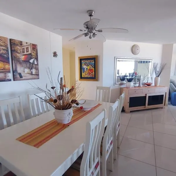 Luxury 4 bedroom apartment, khách sạn ở Margate