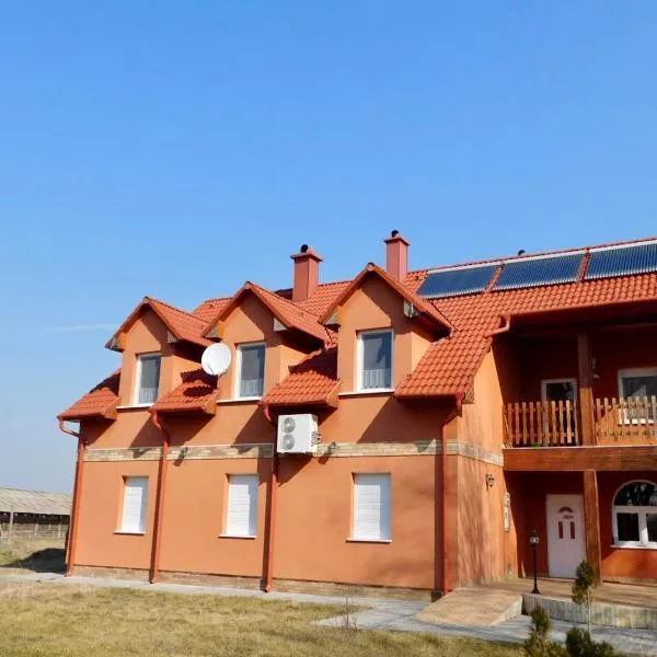 Csetáj Vendégház, hotel v destinaci Hajós