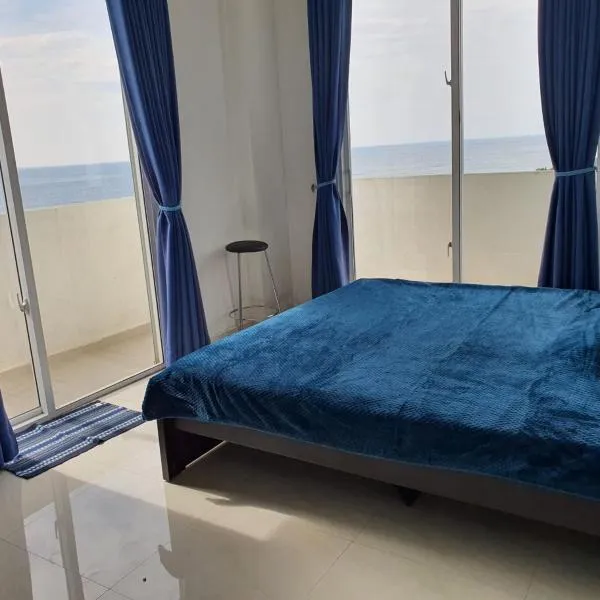 New 2 bedroom apartment, 100m away from the beach, hotel v destinaci Dehiwala