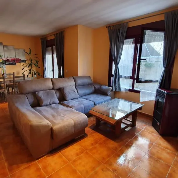 Casa rural en la Sierra Norte de Madrid, hotel in Manjirón