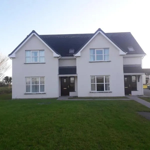 4 bedroom home by the sea, hotel in Cork