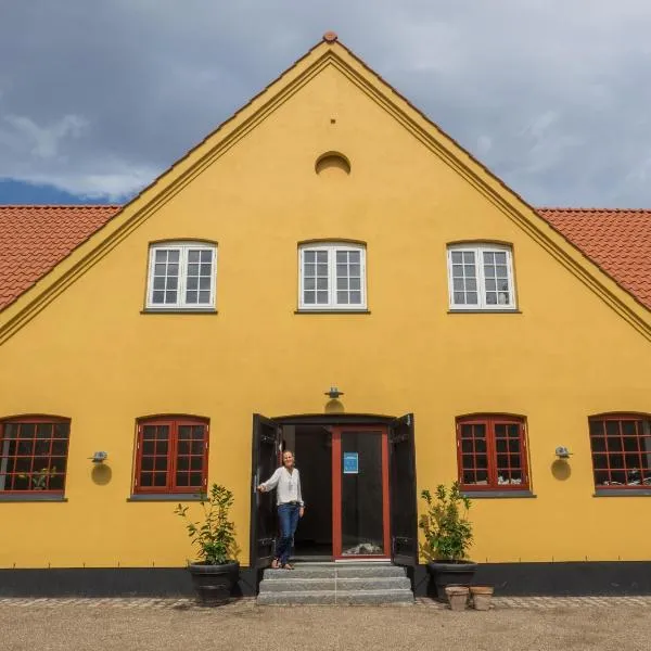 Den Gule Lade på Skjørringe, hotel v destinaci Stubbekøbing
