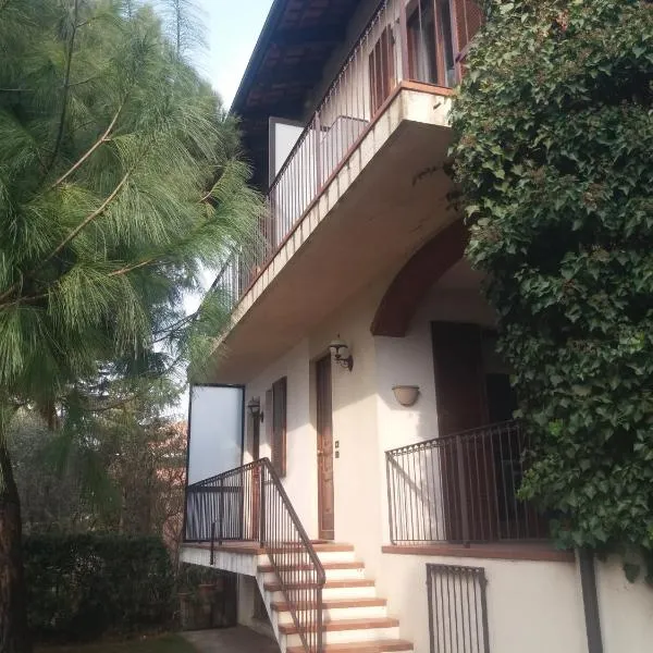 I Pini B&B, hotel v destinácii Castagnito