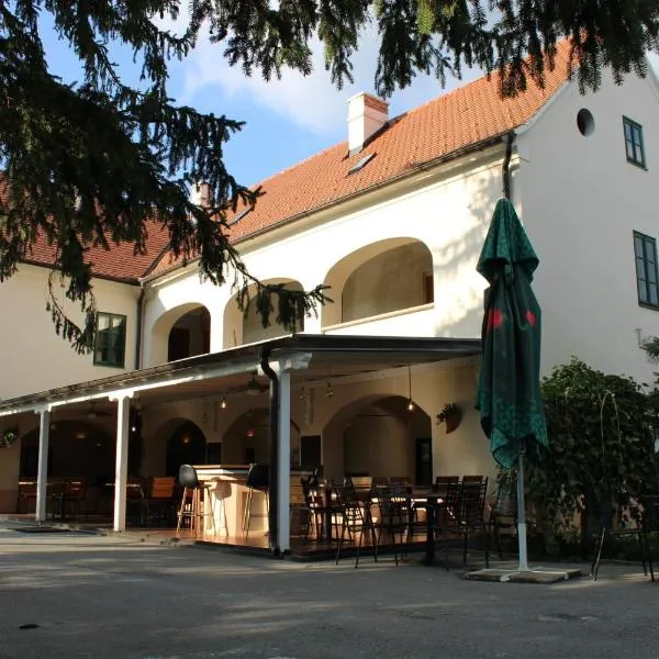Taverna 1860 Rooms & Apartments, hotel en Šulinec