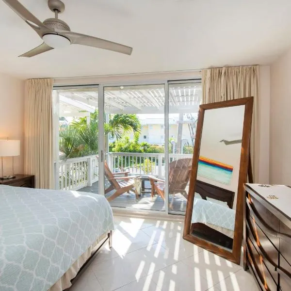 Beach Living at Island Pine Villas BLAW, hotel in George Town