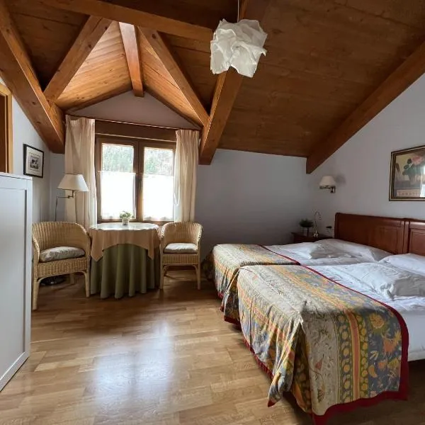 Hostal Rural Salazar, hotel v destinaci Oronz