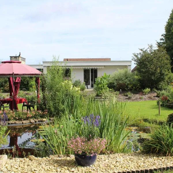 Les Petites Chambres de la Bleue Maison, hotell sihtkohas Coeuve
