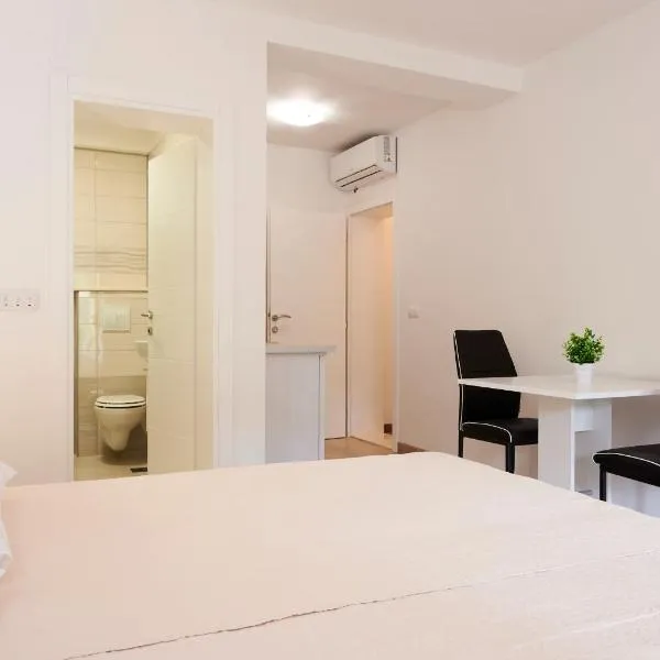 Ćutan, hotel v Trogiru