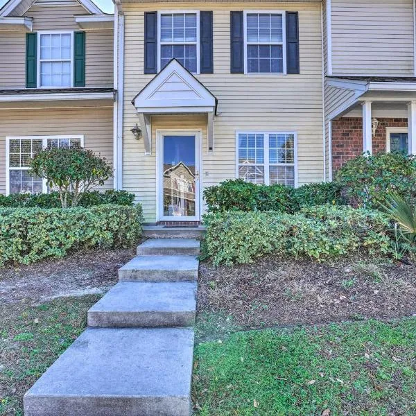 Charleston Townhome about 13 Mi to Sand and Surf!, hotel in Charleston