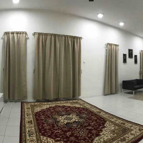 Stayz Guesthouse, hotel a Sungkai